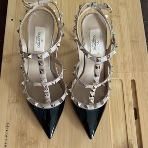 Valentino Garavani Patent So Noir Pumps 100